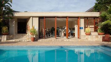 Couples treatment rooms, sauna, hot tub, steam room, body treatments