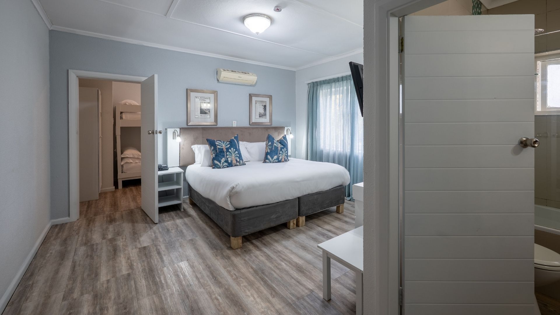 Ropa de cama de alta calidad, colchones Select Comfort y escritorio 