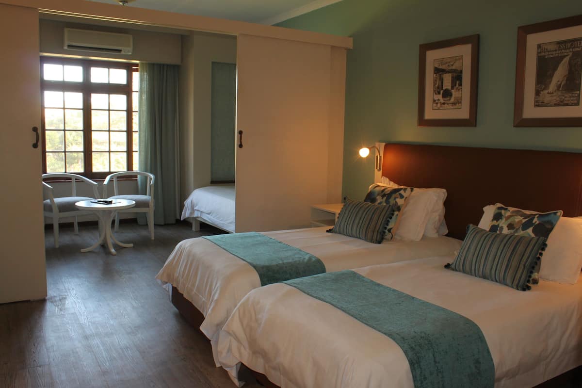 1 bedroom, premium bedding, Select Comfort beds, desk