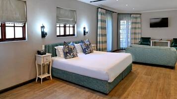 Executive Suite | 1 bedroom, premium bedding, Select Comfort beds, desk