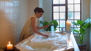 Behandlungsräume für Paare, Sauna, Whirlpool, Dampfbad