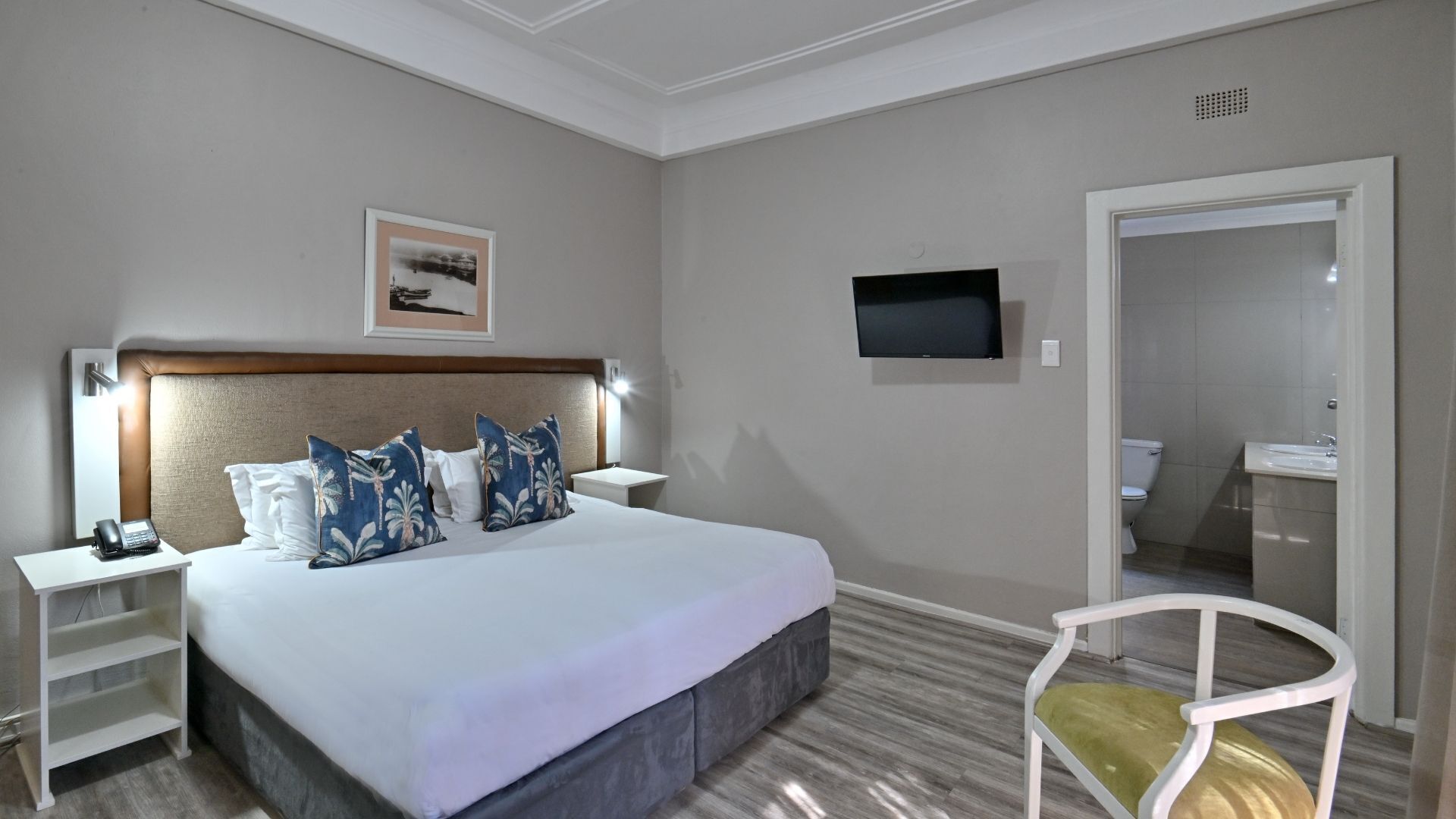 Ropa de cama de alta calidad, colchones Select Comfort y escritorio 