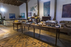 Café da manhã continental grátis todos os dias