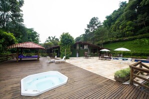 Bathtub spa outdoor