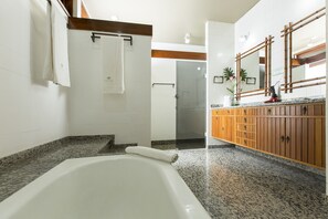 Suite Imperial Familia | 迷你吧、客房内保险箱、特色装修