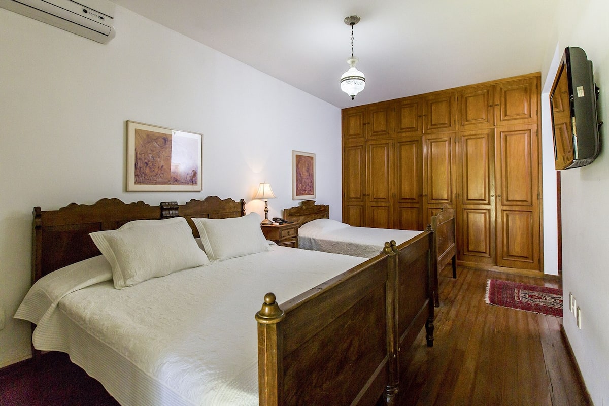 Suite Conforto | Frigobar, cofres nos quartos, individualmente decorados