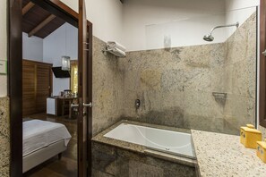 Suite Superior Luxo | Bathroom