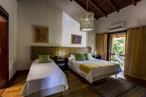 Suite Superior Luxo | Minibar, caja de seguridad en la habitación y decoración personalizada 