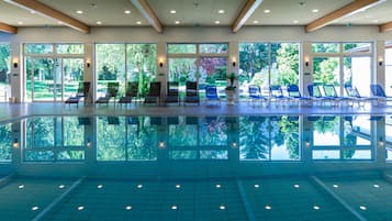 Indoor pool, sun loungers
