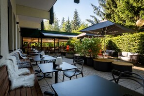 Outdoor dining - Alpenland St. Johann (Sankt Johann im Pongau)