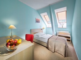 Standard Single Room | In-room safe, desk, laptop workspace, iron/ironing board