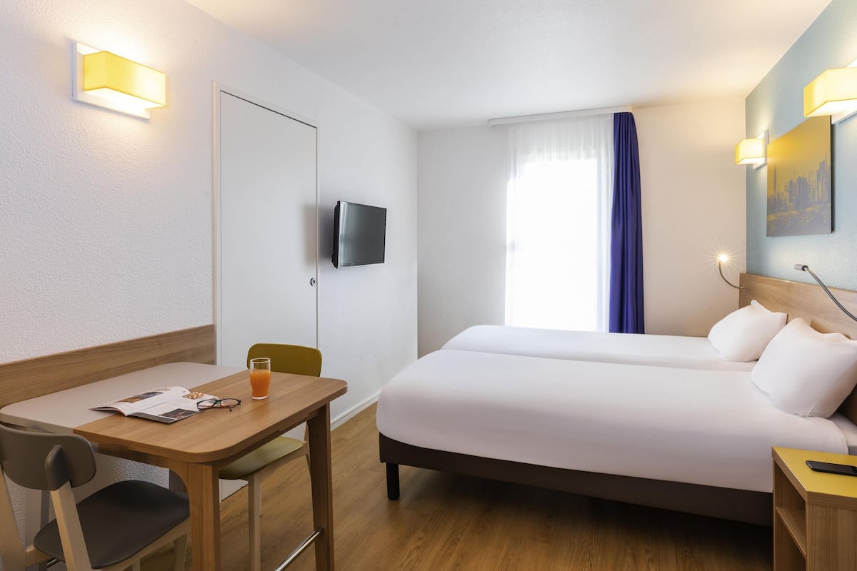 Comfort Studio, 1 Double Bed | In-room safe, desk, iron/ironing board, free WiFi