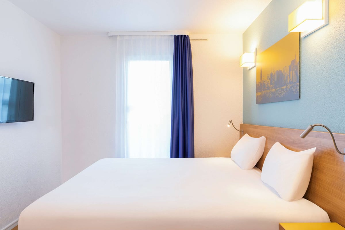 Estudio Confort, 1 cama matrimonial | Caja de seguridad en la habitación y escritorio
