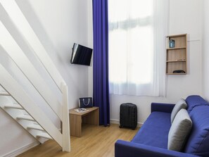 Coffres-forts dans les chambres, bureau, fer et planche à repasser