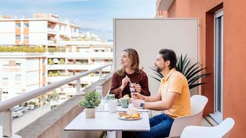 Apartment, 1 Bedroom, Balcony | In-room safe, individually furnished, desk, blackout drapes