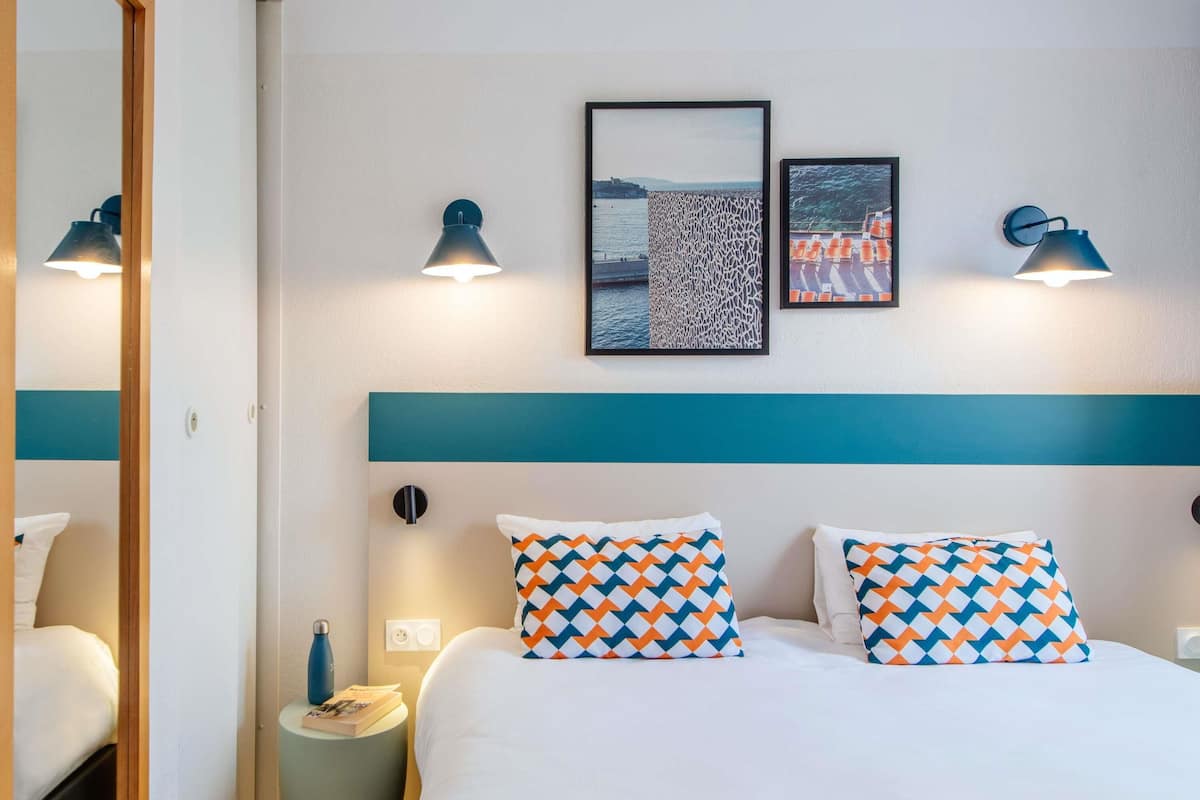 Departamento, 1 habitación, balcón | Caja de seguridad en la habitación, muebles diferentes y escritorio