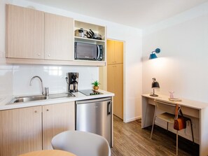 Studio, 2 Single Beds