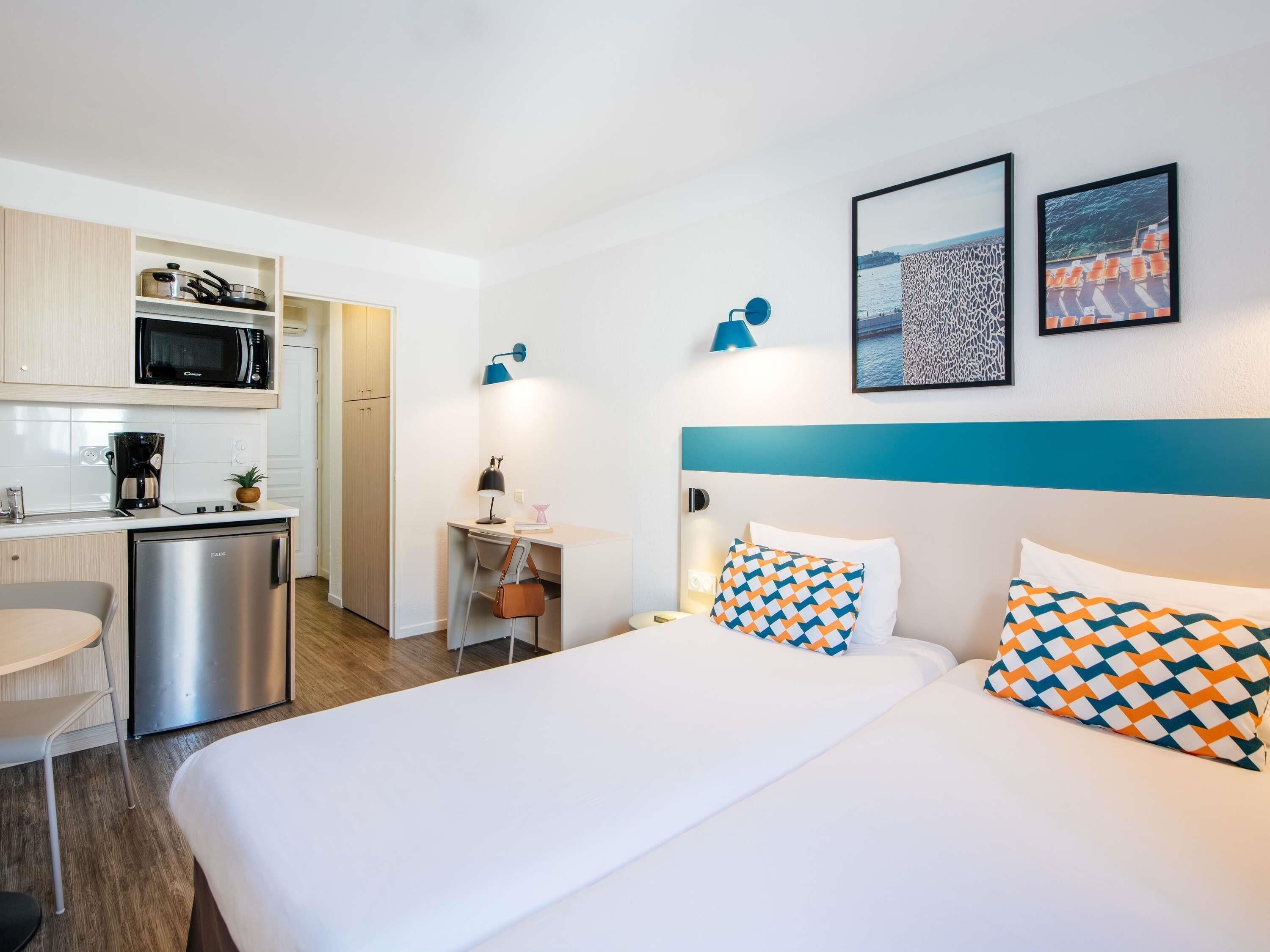 Studio, 2 Single Beds | In-room safe, individually furnished, desk, blackout curtains