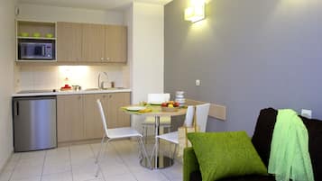 Apartment, 1 Schlafzimmer | Wohnbereich | Fernseher