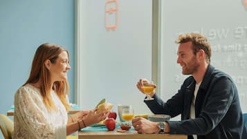 Petit déjeuner buffet (15 EUR par personne)