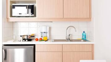 Studio, 1 Double Bed | In-room safe, desk, soundproofing, iron/ironing board