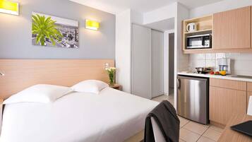 Studio, 1 Double Bed | In-room safe, desk, soundproofing, iron/ironing board
