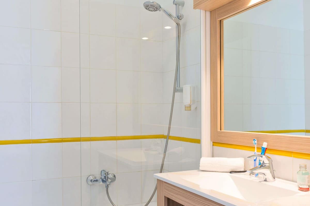Studio, 1 Double Bed | 1 bedroom, in-room safe, desk, soundproofing