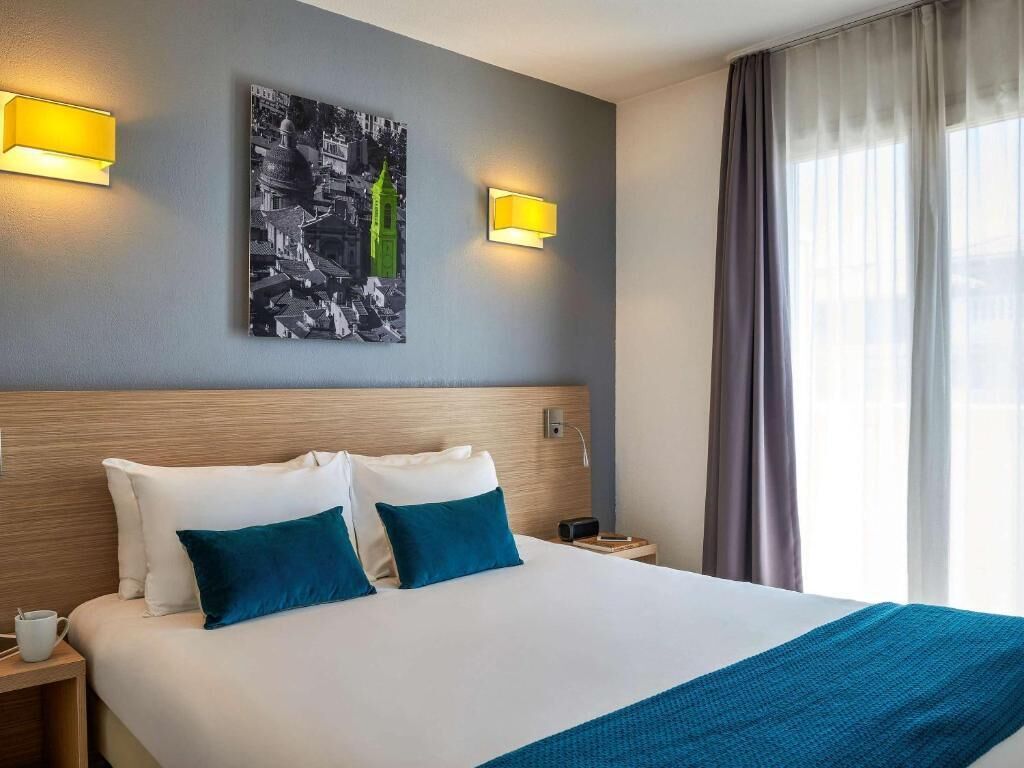 In-room safe, desk, soundproofing, iron/ironing board