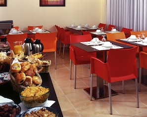 Daily continental breakfast (EUR 14 per person)