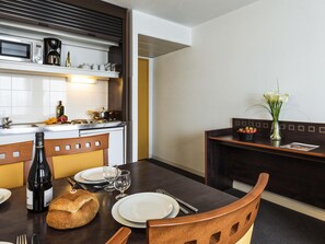 Appartement, 1 chambre | 1 chambre, bureau, rideaux d’obscurcissement, système d’insonorisation
