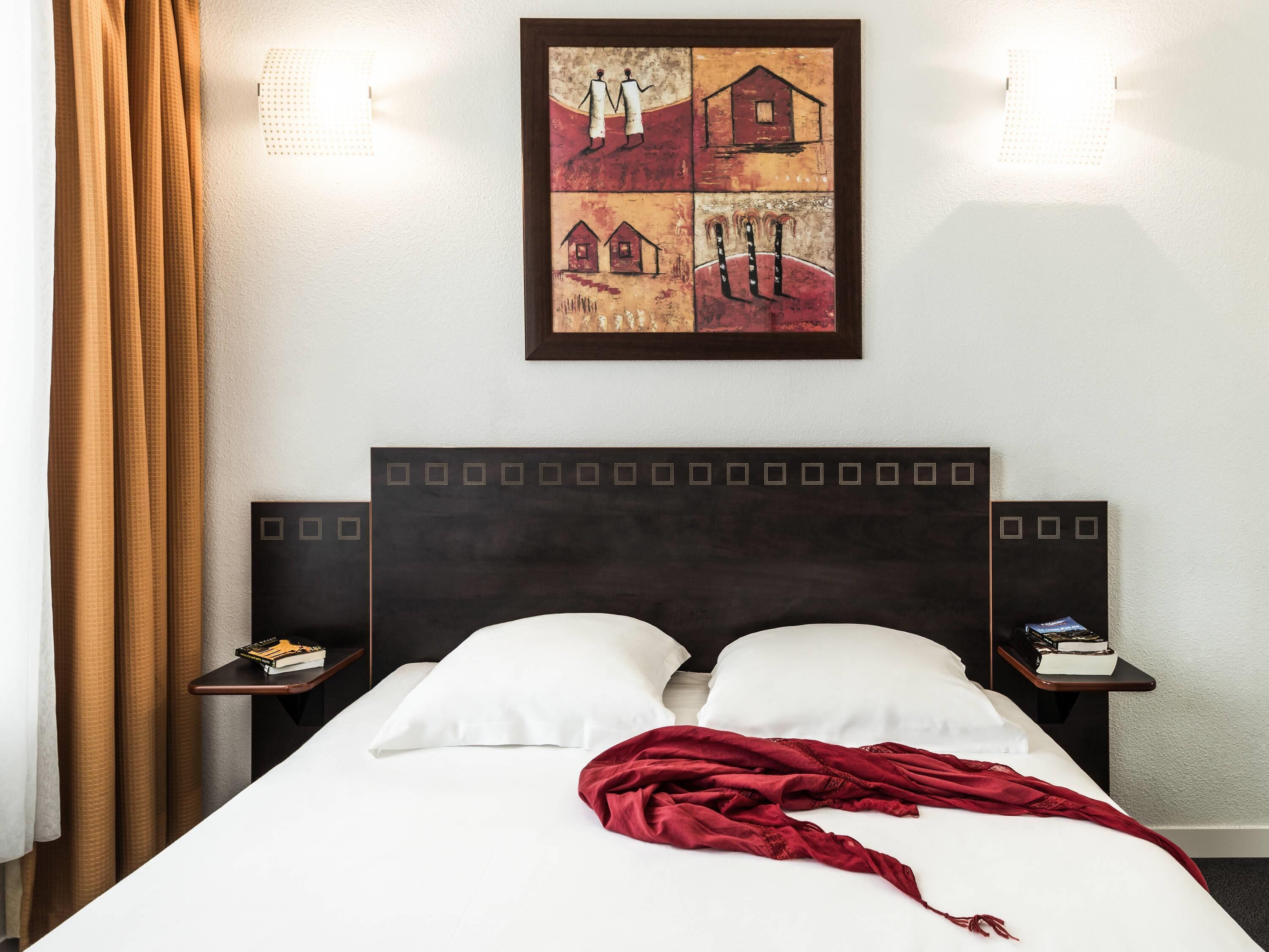 办公桌、遮光窗帘、隔音、免费婴儿床