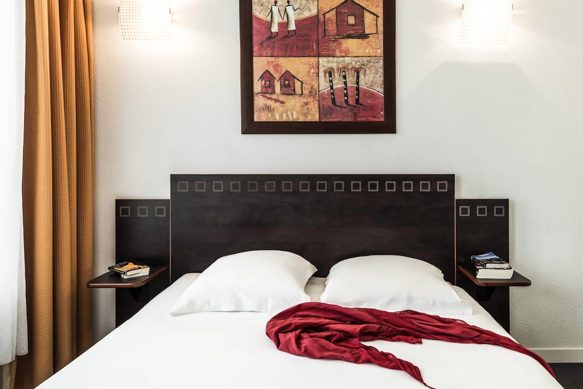 1 chambre, bureau, rideaux occultants, chambres insonorisées