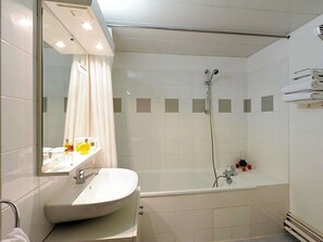 Apartment, 1 Schlafzimmer | Schreibtisch, Verdunkelungsvorhänge, schallisolierte Zimmer