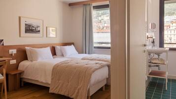 Familien-Dreibettzimmer | Schreibtisch, VerdunkelungsvorhÀnge, schallisolierte Zimmer