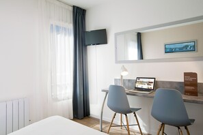 Studio, 1 dobbeltseng | Skrivebord, lydisolert, strykejern/-brett og wi-fi (inkludert)