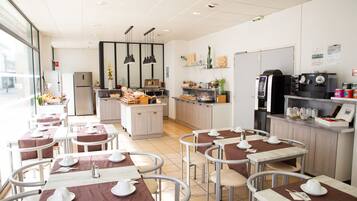 Daily buffet breakfast (EUR 11 per person)