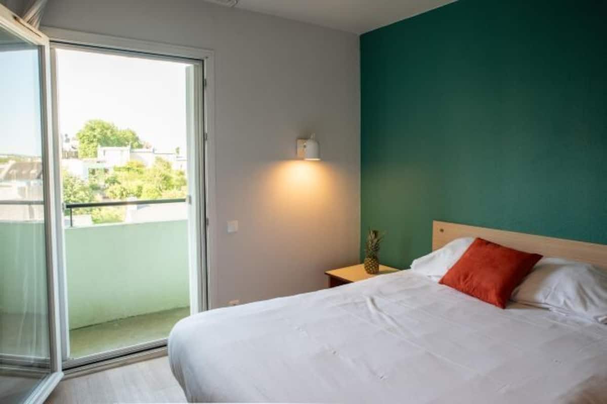 Blackout drapes, soundproofing, iron/ironing board (on request)