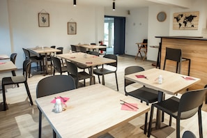 Frukostbuffé varje dag mot avgift