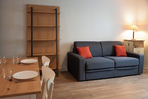 Apartamento, para não fumantes | Cortinas blackout, quartos à prova de som, ferros/tábuas de passar roupa