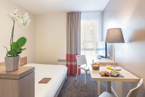 Double Studio | Desk, iron/ironing board, free WiFi