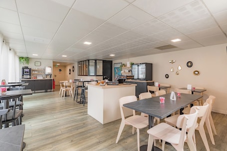 Daily buffet breakfast for a fee. Appart'City Classic Nantes Quais de Loire