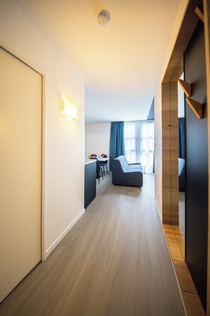 Studio Suite Premium, Beberapa Tempat Tidur | Area keluarga | TV layar datar