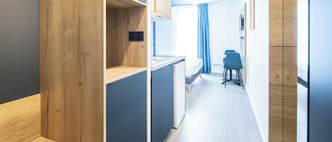 Premium Studio, 1 Double Bed | Desk, iron/ironing board, free WiFi, bed sheets