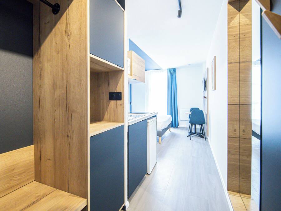 Premium Studio, 1 Double Bed | Desk, iron/ironing board, free WiFi, bed sheets