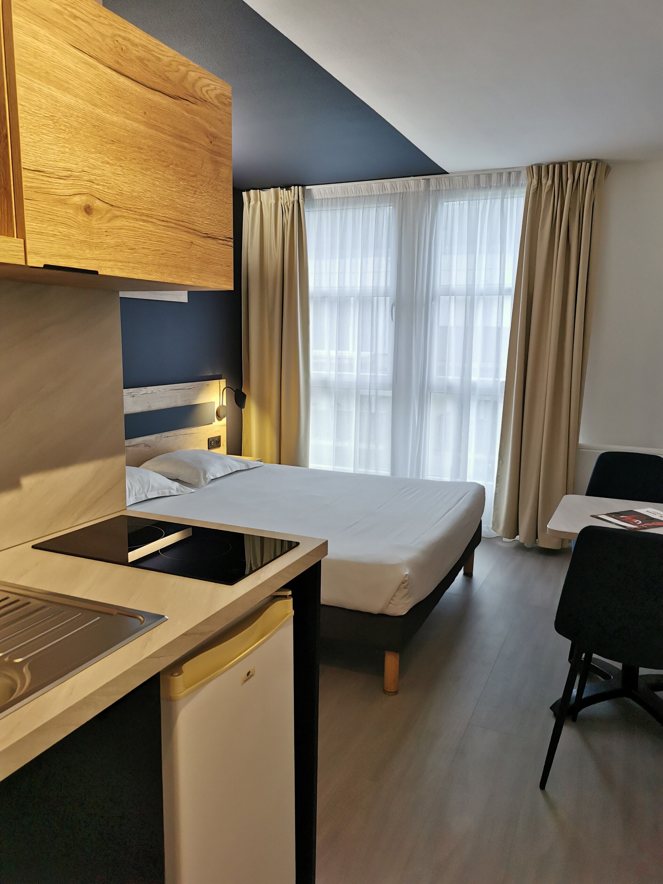 Premium studio, 1 tweepersoonsbed | Een bureau, een strijkplank/strijkijzer, gratis wifi, beddengoed