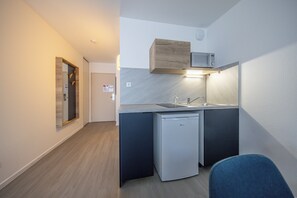 Studio Triple Premium | Private kitchen | Fridge, microwave, stovetop, coffee/tea maker - City Residence Nancy (Nancy)