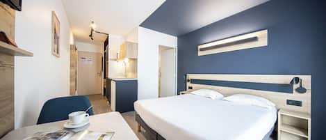 Premium Studio, 1 Double Bed | Reception