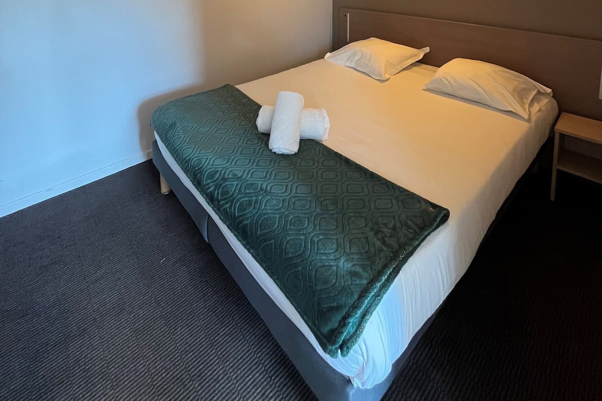 Appartamento, 1 camera da letto | Una scrivania, ferro/asse da stiro, Wi-Fi gratuito, lenzuola