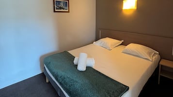 Apartment, 1 Bedroom | Desk, iron/ironing board, free WiFi, bed sheets