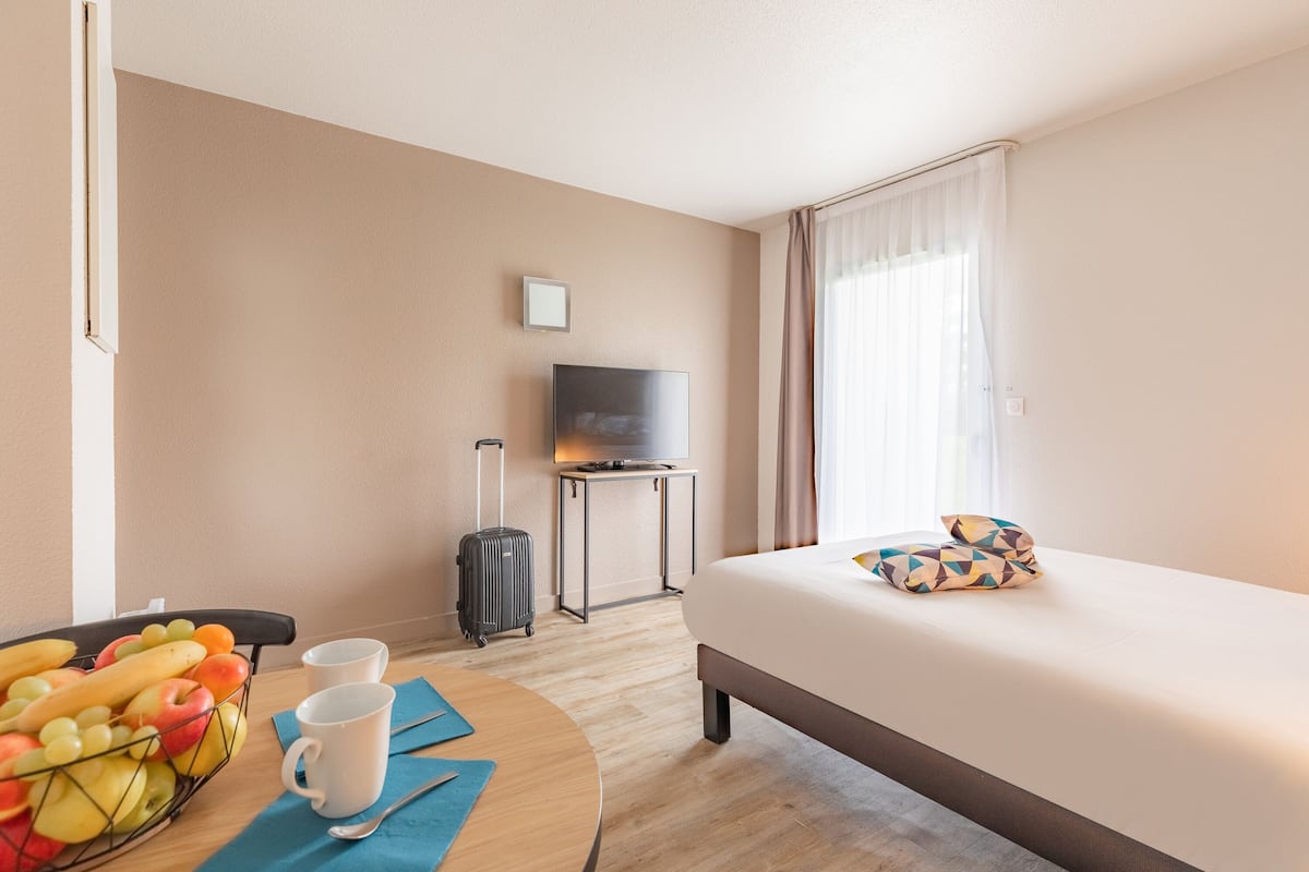 Desk, iron/ironing board, free cots/infant beds, free WiFi